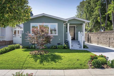 Photo of 30 16th Avenue, San Mateo, CA 94402 (MLS # ML82045510)