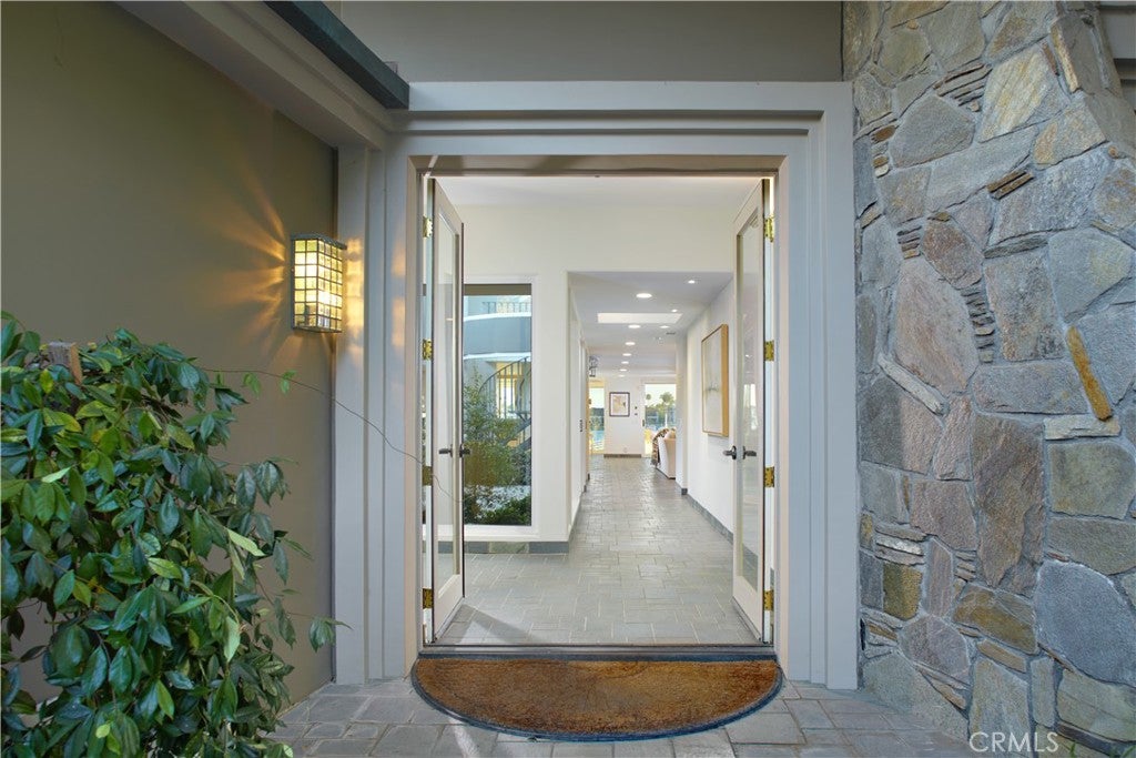 2027 Bayside Drive