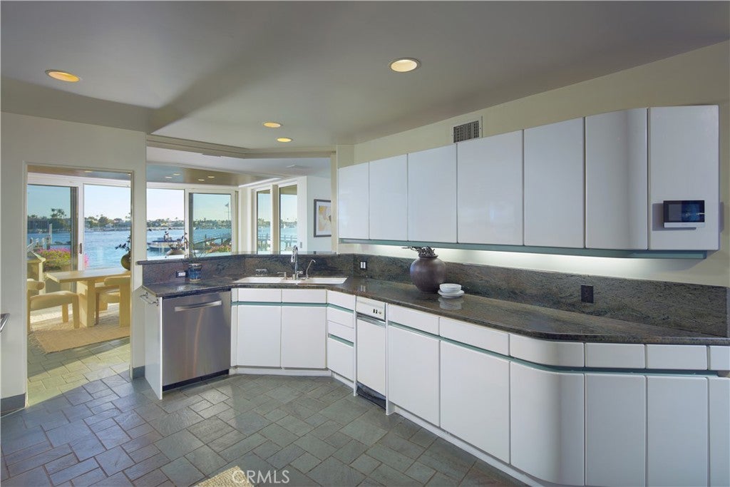 2027 Bayside Drive, Corona Del Mar CA 92625 - Photo 17
