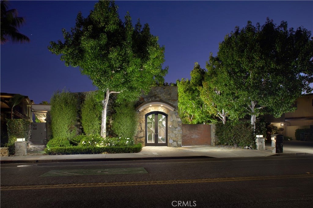 2027 Bayside Drive