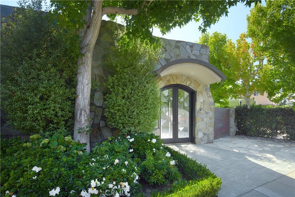 2027 Bayside Drive