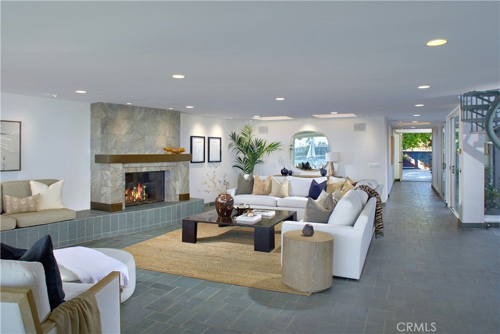 2027 Bayside Drive, Corona Del Mar CA 92625 - Photo 10