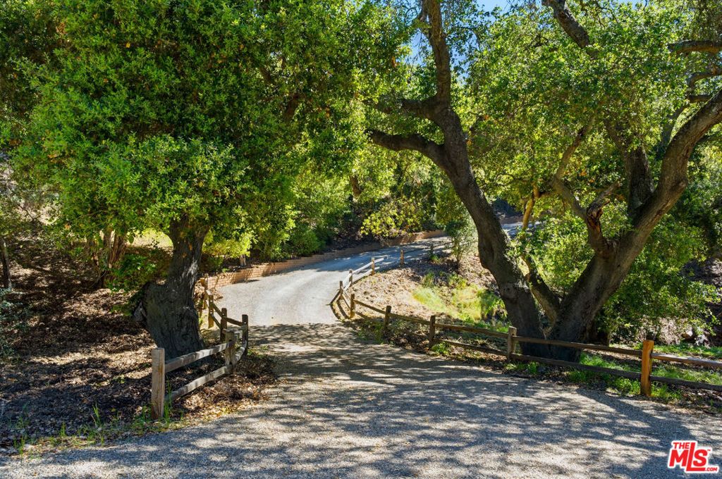 Photo of 2160 Rambling Oaks Road, Santa Ynez, CA 93460 (MLS # 26670597)