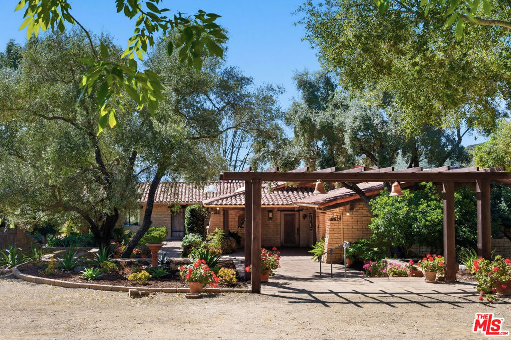 2160 Rambling Oaks Road