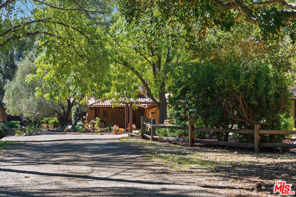 2160 Rambling Oaks Road