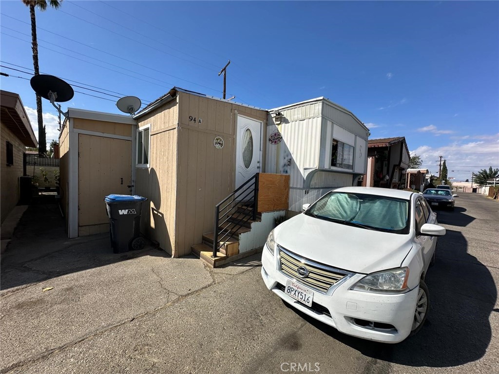 Move-in ready and full of potential! A great opportunity to own a well-kept mobile home in a convenient location. Schedule showing today!