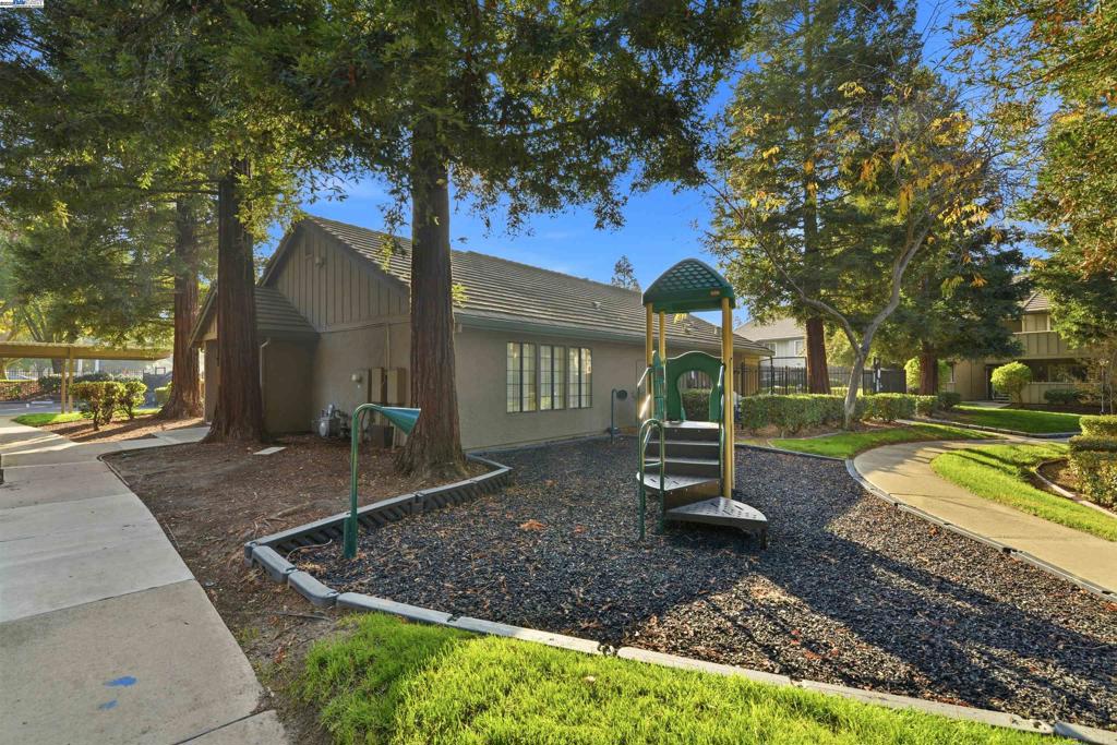 LOS MEDANOS - Residential