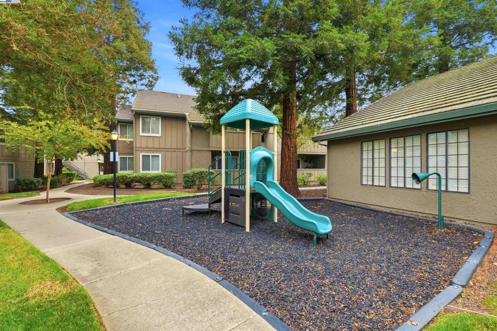 LOS MEDANOS - Residential