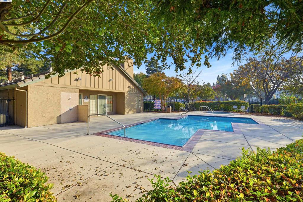 LOS MEDANOS - Residential