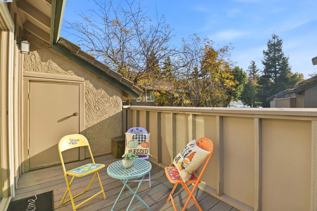 LOS MEDANOS - Residential