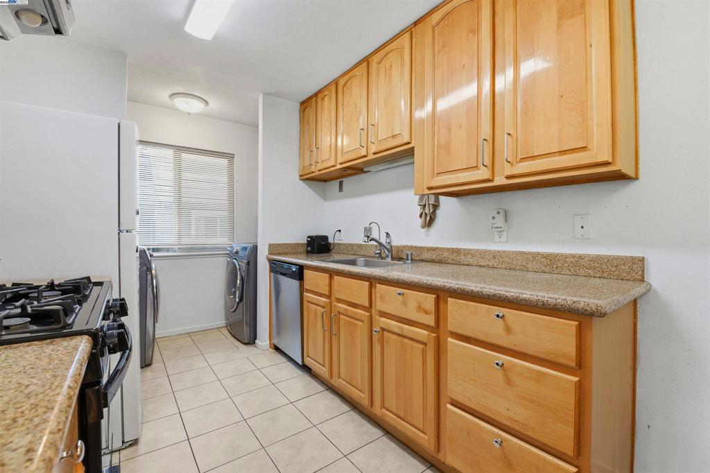 LOS MEDANOS - Residential