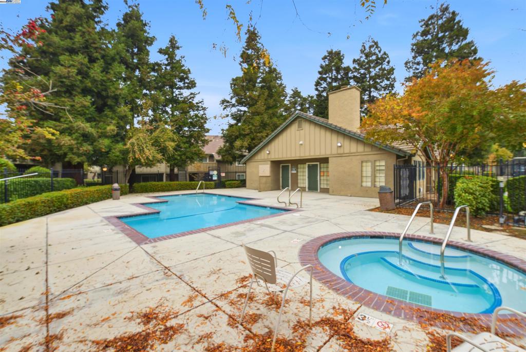 LOS MEDANOS - Residential