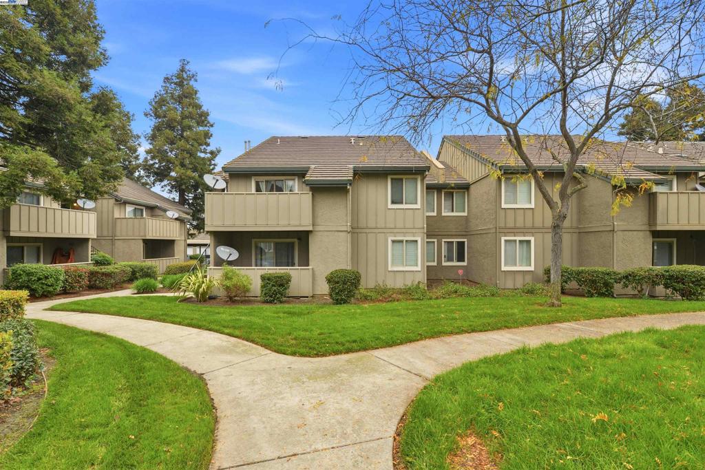 LOS MEDANOS - Residential