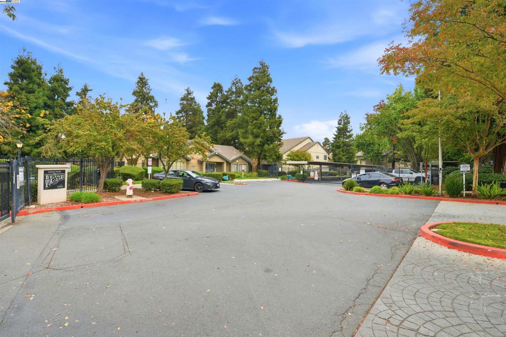 LOS MEDANOS - Residential