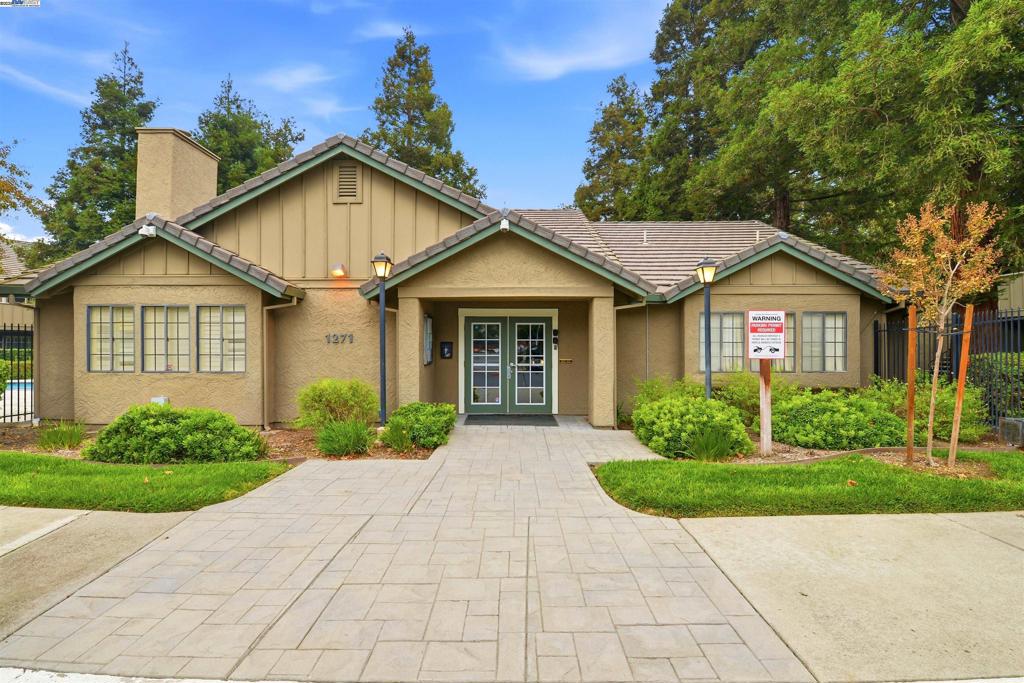 LOS MEDANOS - Residential