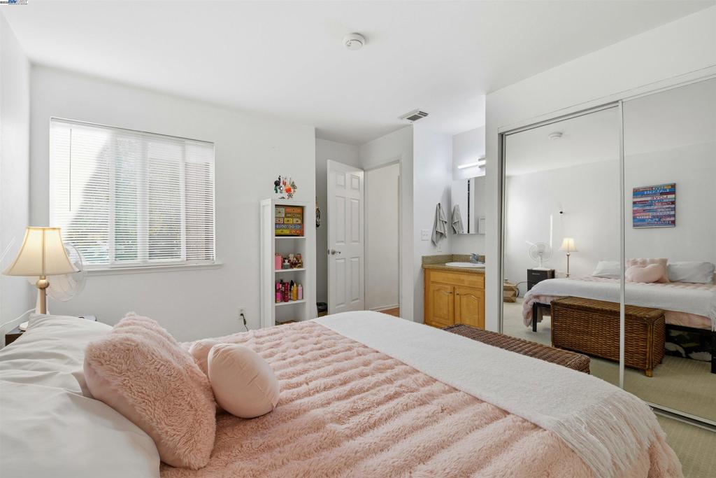 LOS MEDANOS - Residential