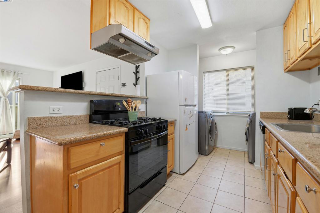 LOS MEDANOS - Residential