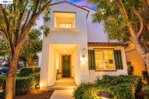 Photo of 98 W Atento Ln LN, Mountain House, CA 95391 (MLS # 41133810)