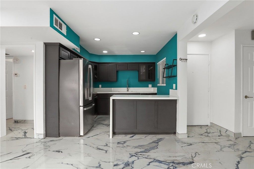 Photo of 5652 Yolanda Avenue #7, Tarzana, CA 91356 (MLS # SR26038508)