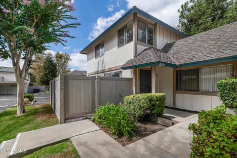 Photo of 2239 Sonoma Court, Thousand Oaks, CA 91362 (MLS # 226004513)