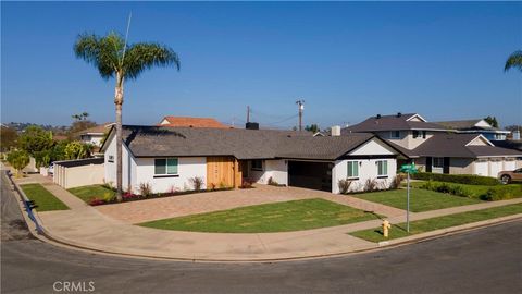 Photo of 1701 Saybrook Ln, Tustin, CA 92780 (MLS # OC26063948)