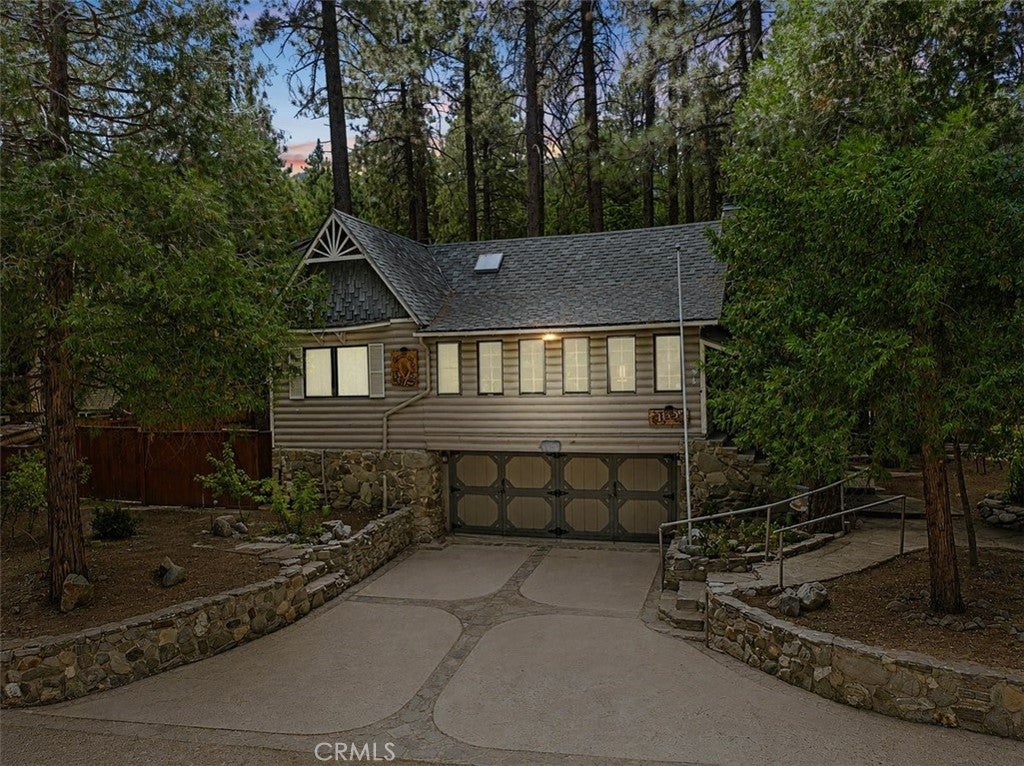 1143 Robin Road