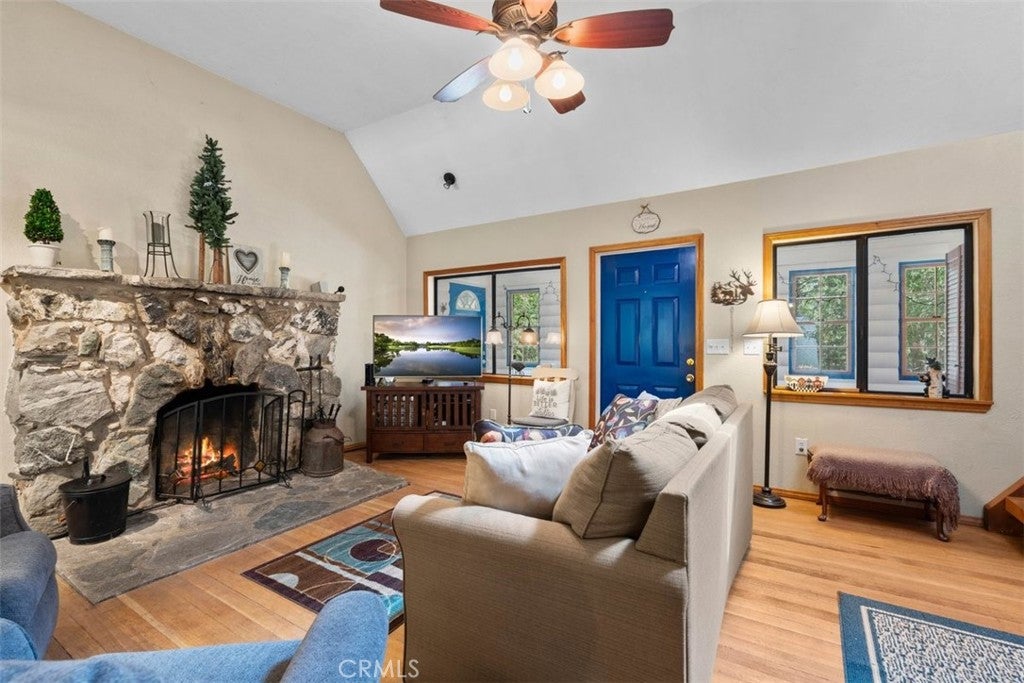 1143 Robin Road