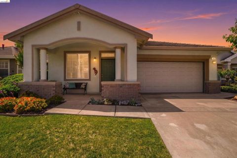 Photo of 1436 Bismarck Ln LN, Brentwood, CA 94513 (MLS # 41134021)