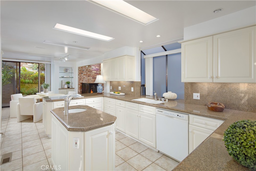 Corona del Mar South of PCH (CDMS) - Residential