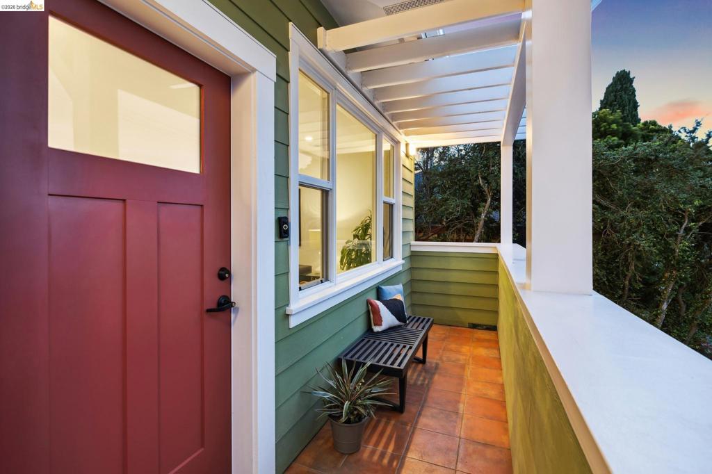 667 667 Alcatraz Ave