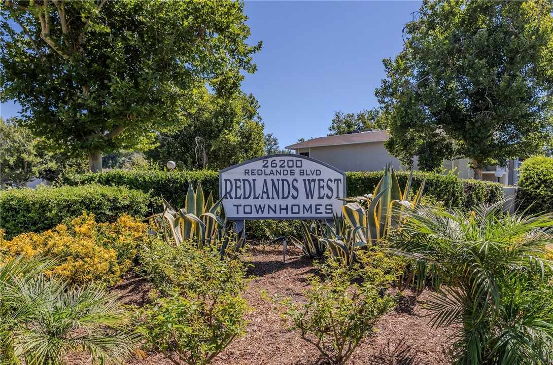 **Charming 1 Bed, 1 Bath Townhome in Redlands – Perfect Location!** Unit #14
Located in the heart of Redlands, just steps away from the VA Hospital and 3 miles to Loma Linda University Medical Center. Convenience meets comfort with easy access to the 10 Freeway, making your daily commute a breeze.
Step inside this spacious one-bedroom, one-bathroom townhome and be greeted by an inviting open floor plan that maximizes space and natural light. The well-appointed living area is perfect for relaxing or entertaining, while the cozy bedroom offers a peaceful retreat and a large walk-in closet.
This townhome comes with a covered parking space for your convenience and includes essential amenities such as water and trash services. Enjoy the community's fantastic features, including a pool and relaxing spa, tennis courts, and a great space for walking Additionally, community laundry services are available for your convenience. Available for immediate occupancy.
