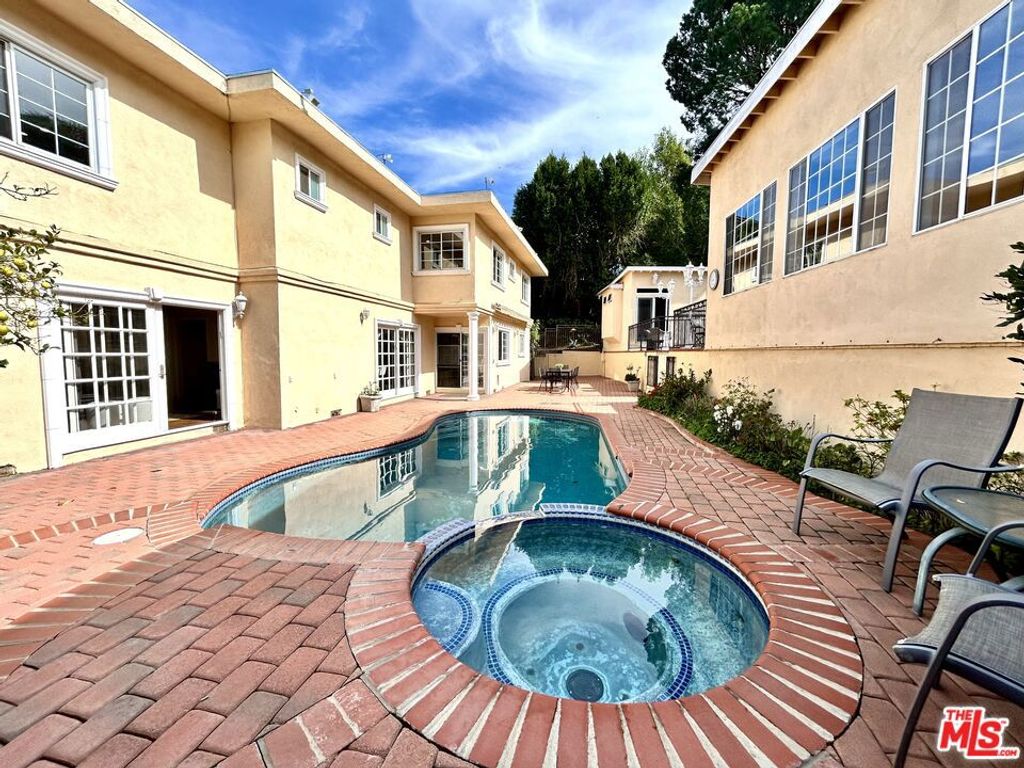 Photo of 11502 Dona Teresa Drive, Studio City, CA 91604 (MLS # 26655159)