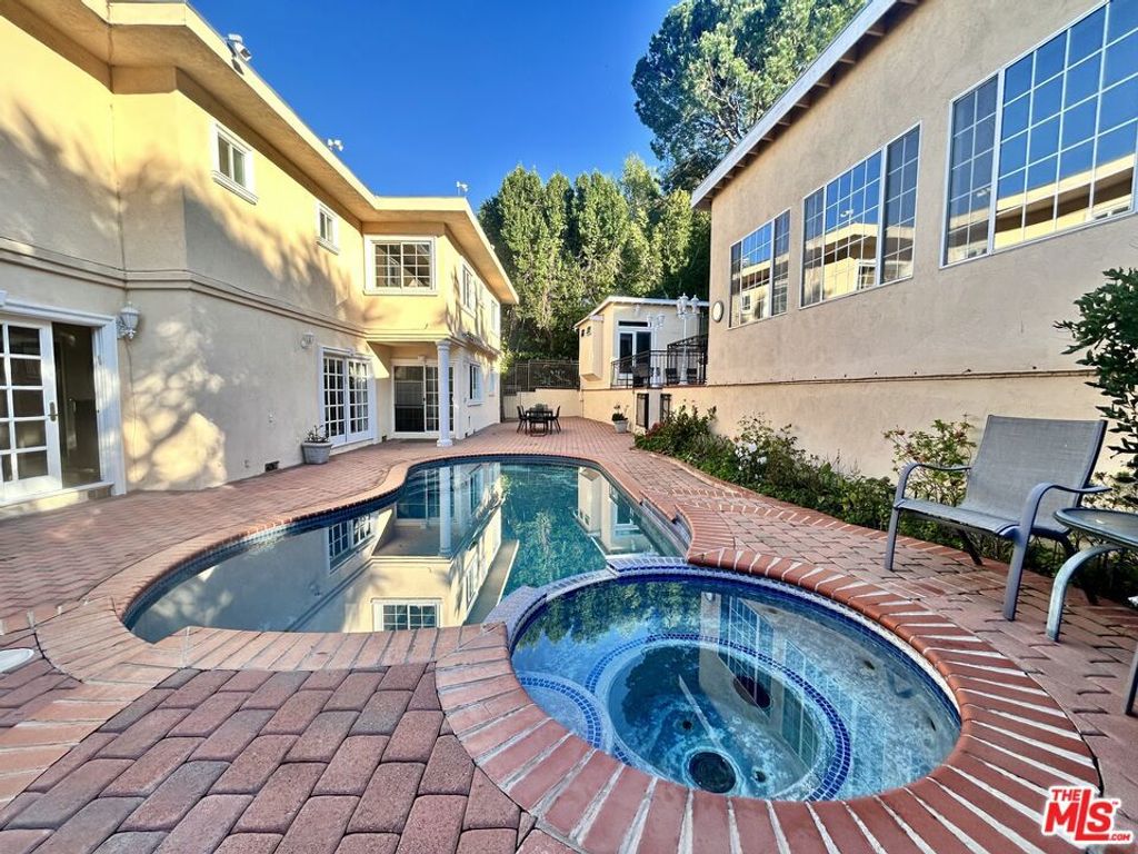 Photo of 11502 Dona Teresa Drive, Studio City, CA 91604 (MLS # 26655159)