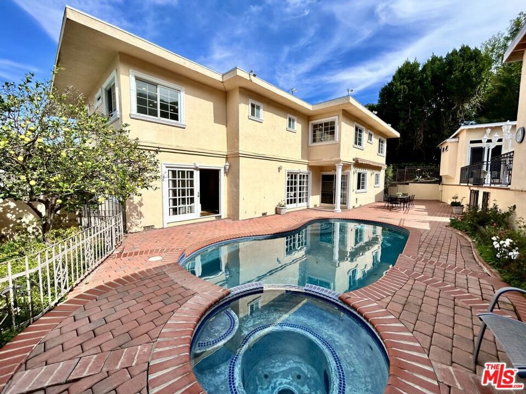 Photo of 11502 Dona Teresa Drive, Studio City, CA 91604 (MLS # 26655159)