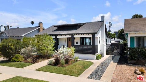Photo of 2940 11th Avenue, Los Angeles, CA 90018 (MLS # 26868627)