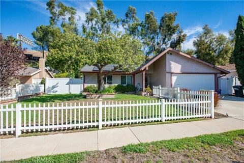 Photo of 6373 Keystone ST, Simi Valley, CA 93063 (MLS # SR26211981)