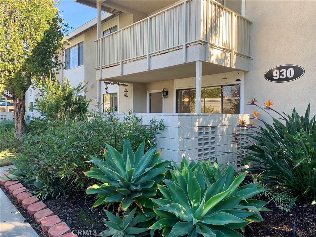 Welcome to 930-A Avenida Majorca – a lovely single-level, ground floor one-bedroom, one-bath CADIZ residence in the Laguna Woods senior community. This well-maintained property has an attractive covered front patio suitable for outdoor dining, entertaining and relaxing. Extra-large living room. Upgrades include laminate flooring, plantation shutters and ceiling fans. The nearby assigned carport is steps away and has additional cabinet storage. There is ample additional guest parking in the large cul-de-sac.