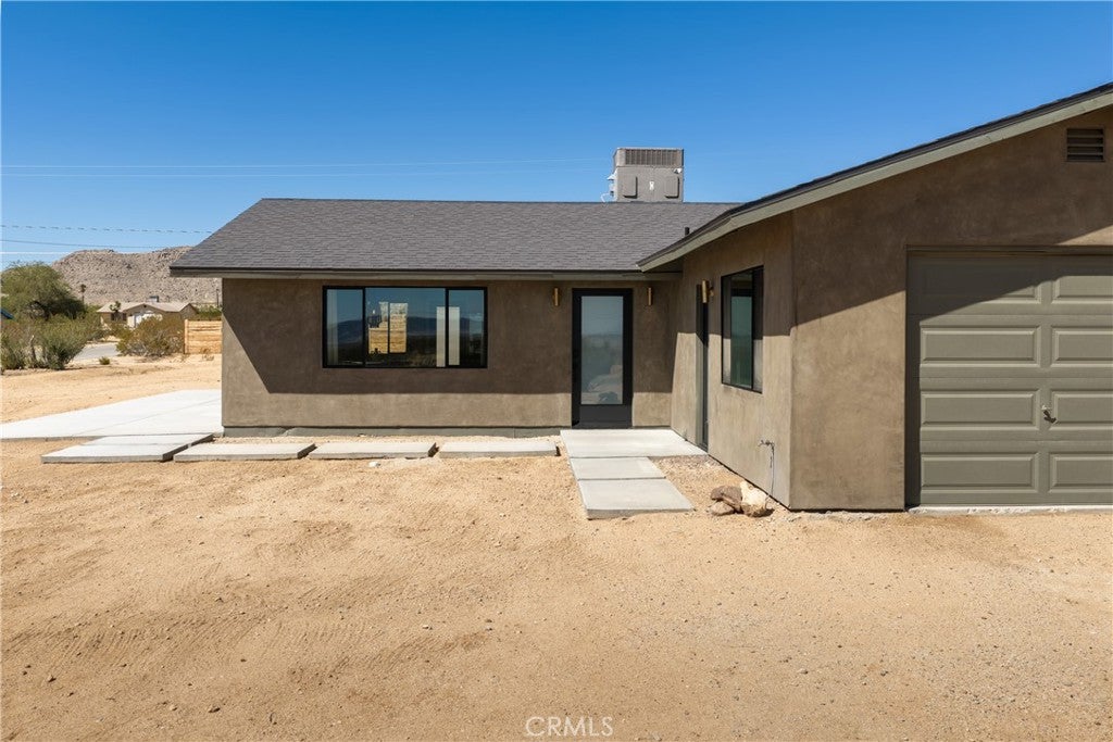 4638 Avenida La Mirada
