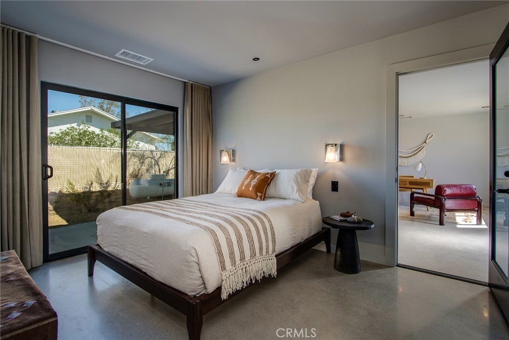 4638 Avenida La Mirada