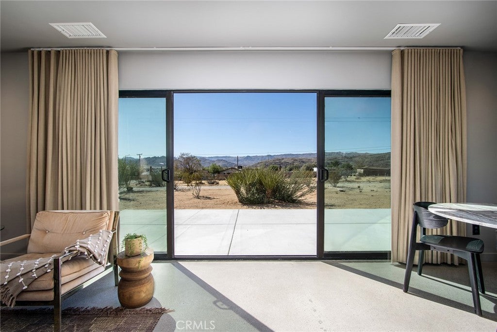 4638 Avenida La Mirada