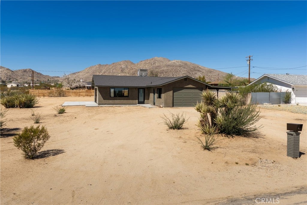 4638 Avenida La Mirada
