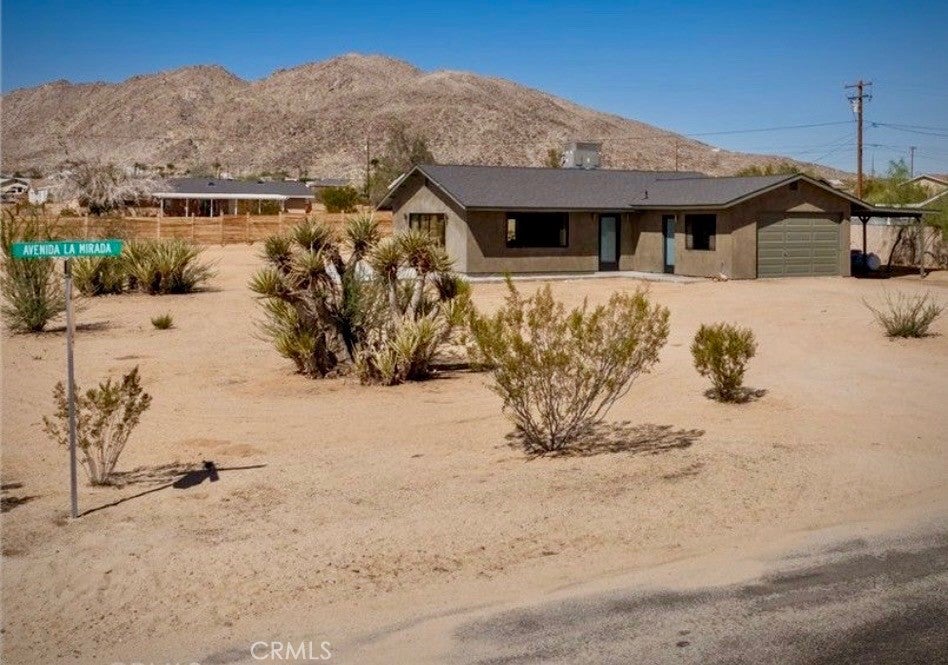 4638 Avenida La Mirada