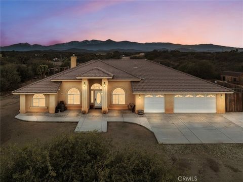Photo of 8328 Chateau Rd, Phelan, CA 92371 (MLS # HD25247931) Photo of 8328 Chateau Rd, Phelan, CA 92371 (MLS # HD25247931)