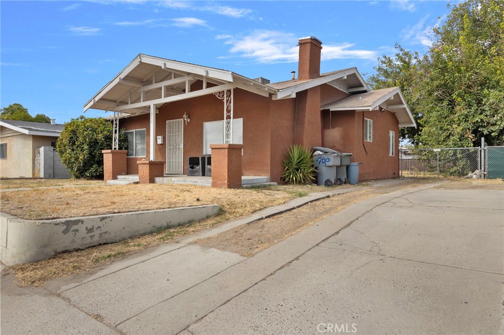 1211 E Clinton
