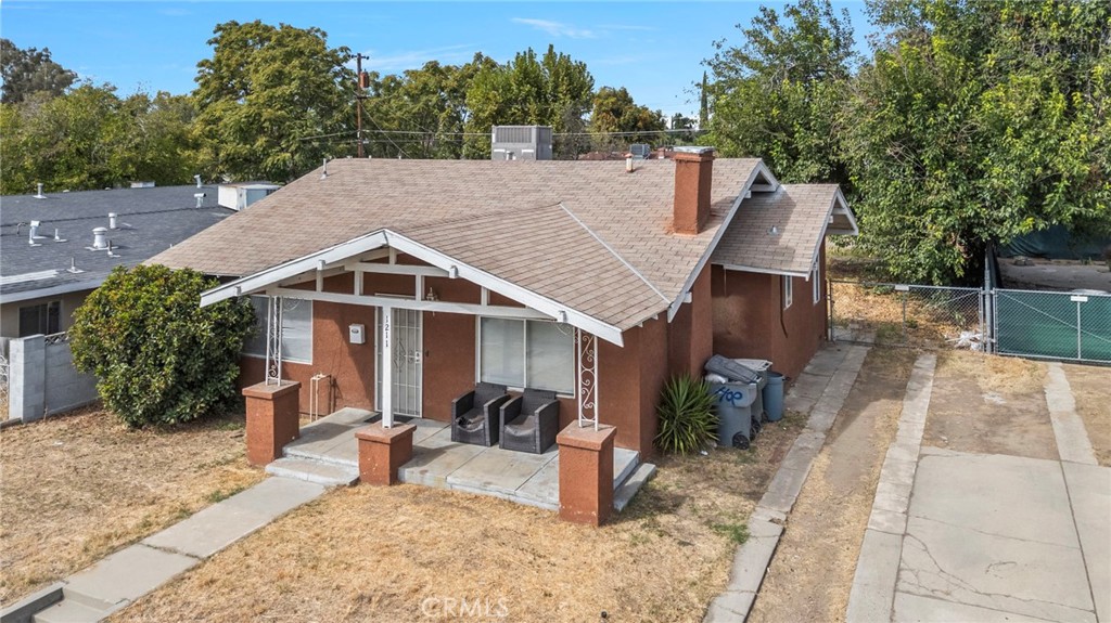 1211 E Clinton
