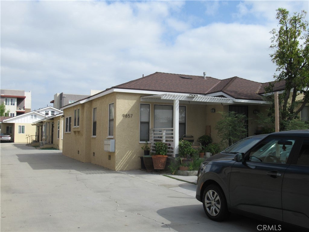 9857 Belmont