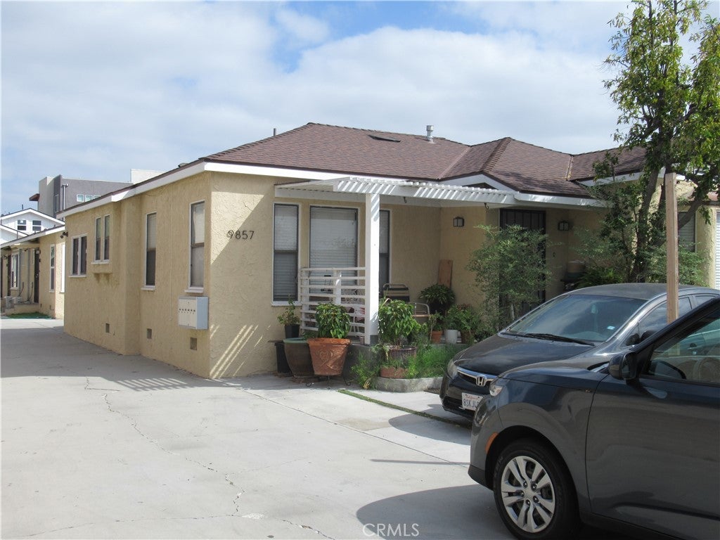 9857 Belmont