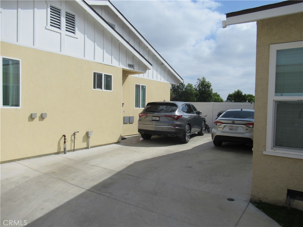 9857 Belmont
