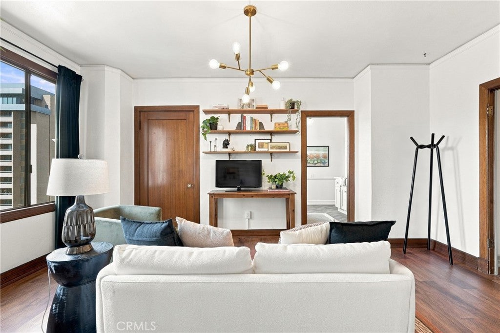 315 W 3rd 401