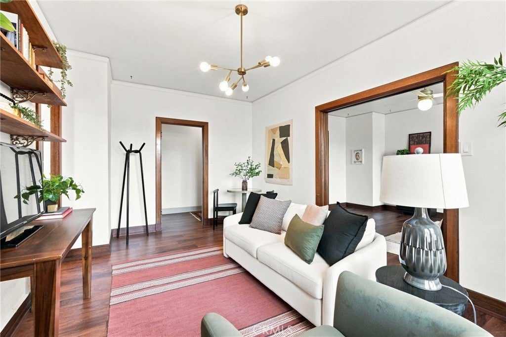 315 W 3rd 401